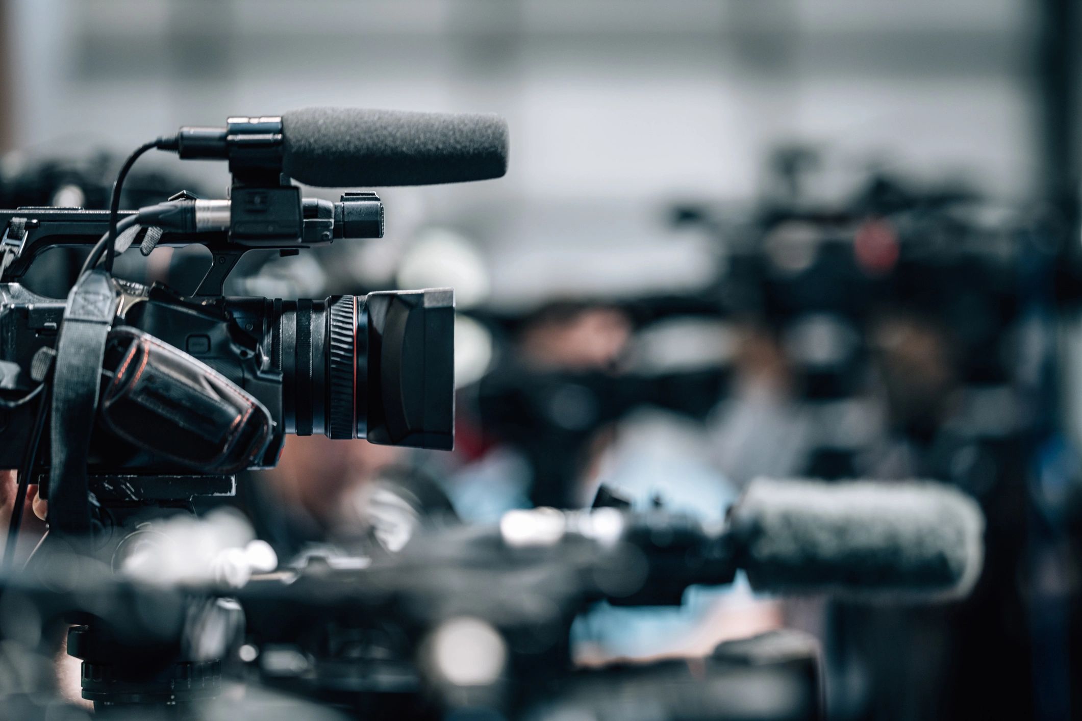 Public live event media coverage, television cameras at a press conference